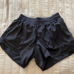Lululemon low rise 4 inch hotty hot shorts